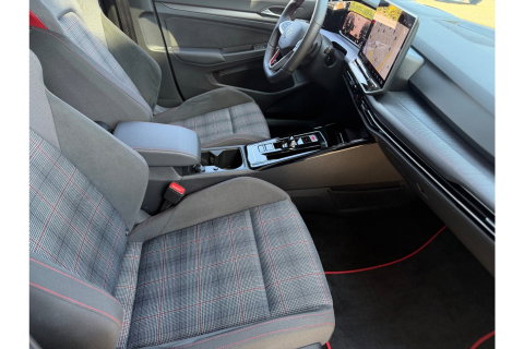 Volkswagen Golf 2.0 TSI GTI 265PK AUTOMAAT PANO NAVI CAMERA HEAD-UP LMV 19 INCH