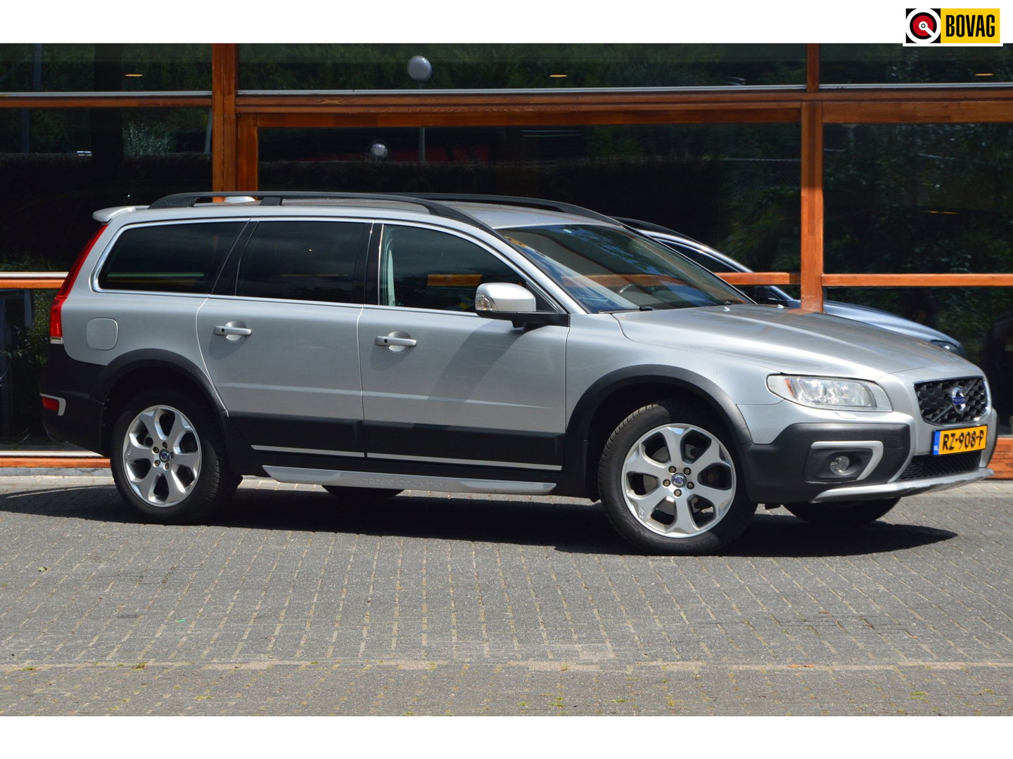 Volvo XC70 2.4 D4 Polar+ 5 Cylinder | Adaptive Cruise | BLIS | Perfect onderhoud | Stoel + Stuur verwarmd |