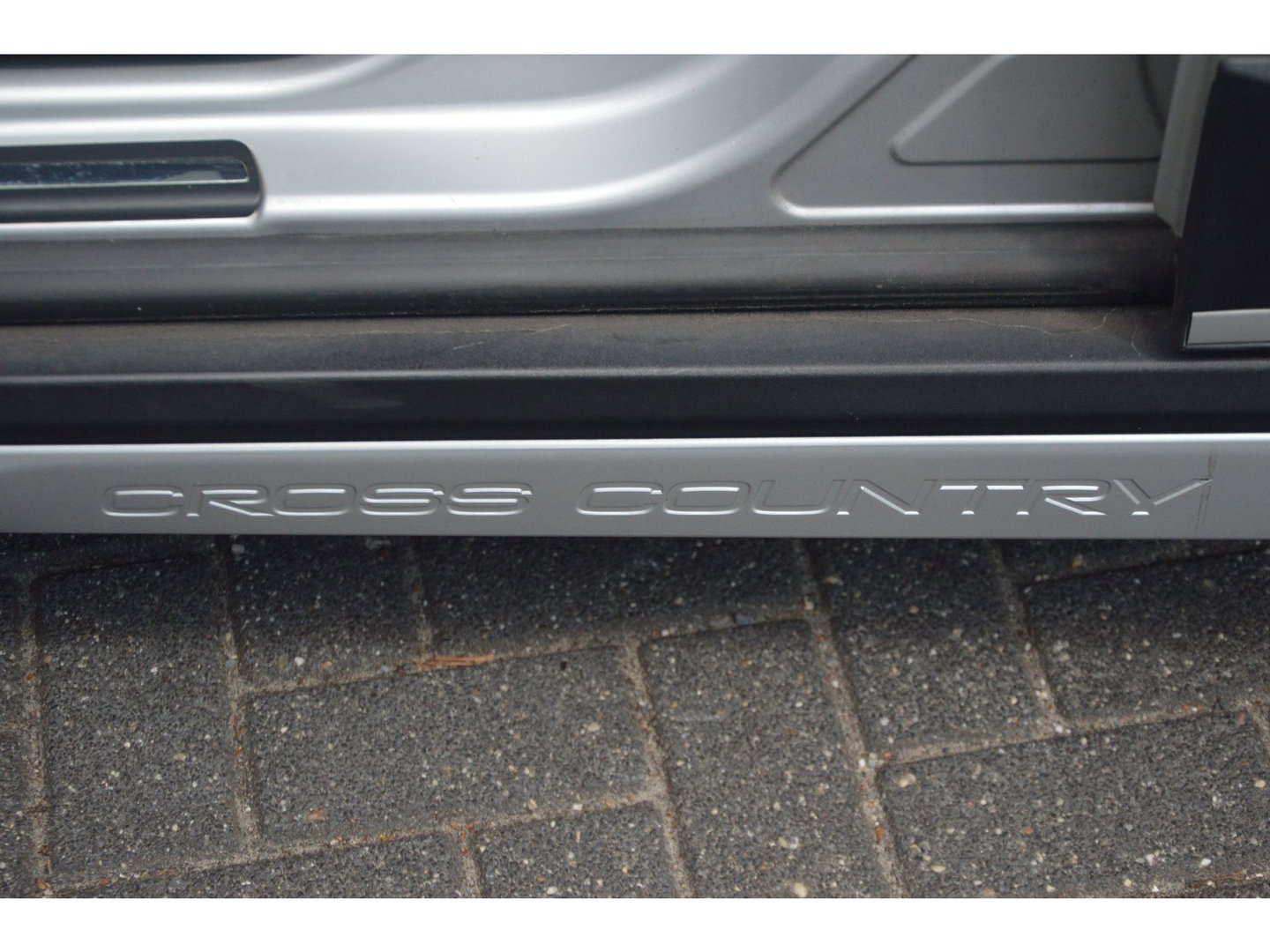 Volvo XC70 2.4 D4 Polar+ 5 Cylinder | Adaptive Cruise | BLIS | Perfect onderhoud | Stoel + Stuur verwarmd |