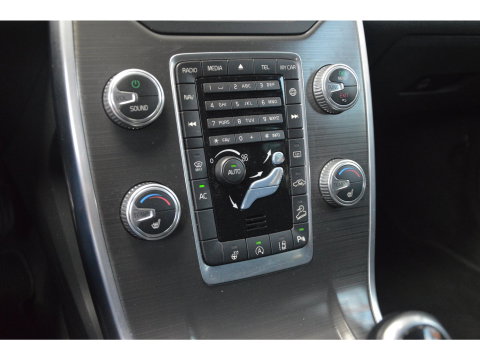 Volvo XC70 2.4 D4 Polar+ 5 Cylinder | Adaptive Cruise | BLIS | Perfect onderhoud | Stoel + Stuur verwarmd |