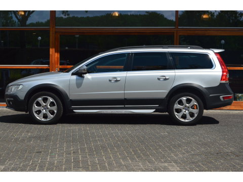 Volvo XC70 2.4 D4 Polar+ 5 Cylinder | Adaptive Cruise | BLIS | Perfect onderhoud | Stoel + Stuur verwarmd |
