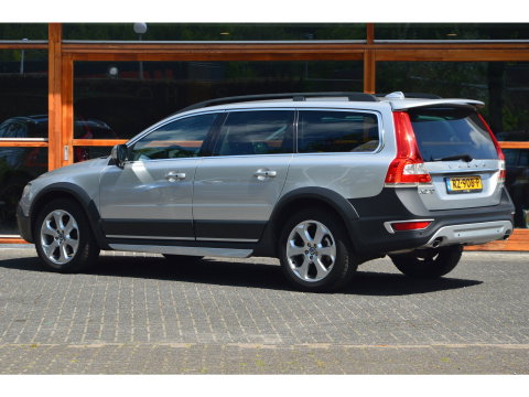 Volvo XC70 2.4 D4 Polar+ 5 Cylinder | Adaptive Cruise | BLIS | Perfect onderhoud | Stoel + Stuur verwarmd |