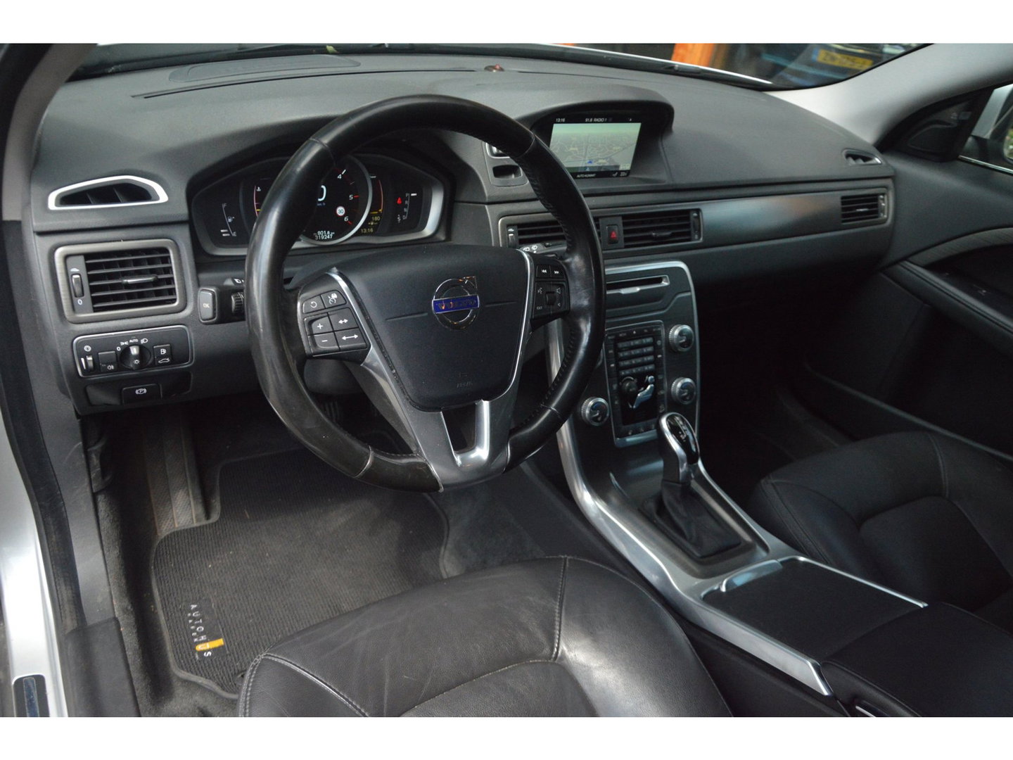 Volvo XC70 2.4 D4 Polar+ 5 Cylinder | Adaptive Cruise | BLIS | Perfect onderhoud | Stoel + Stuur verwarmd |
