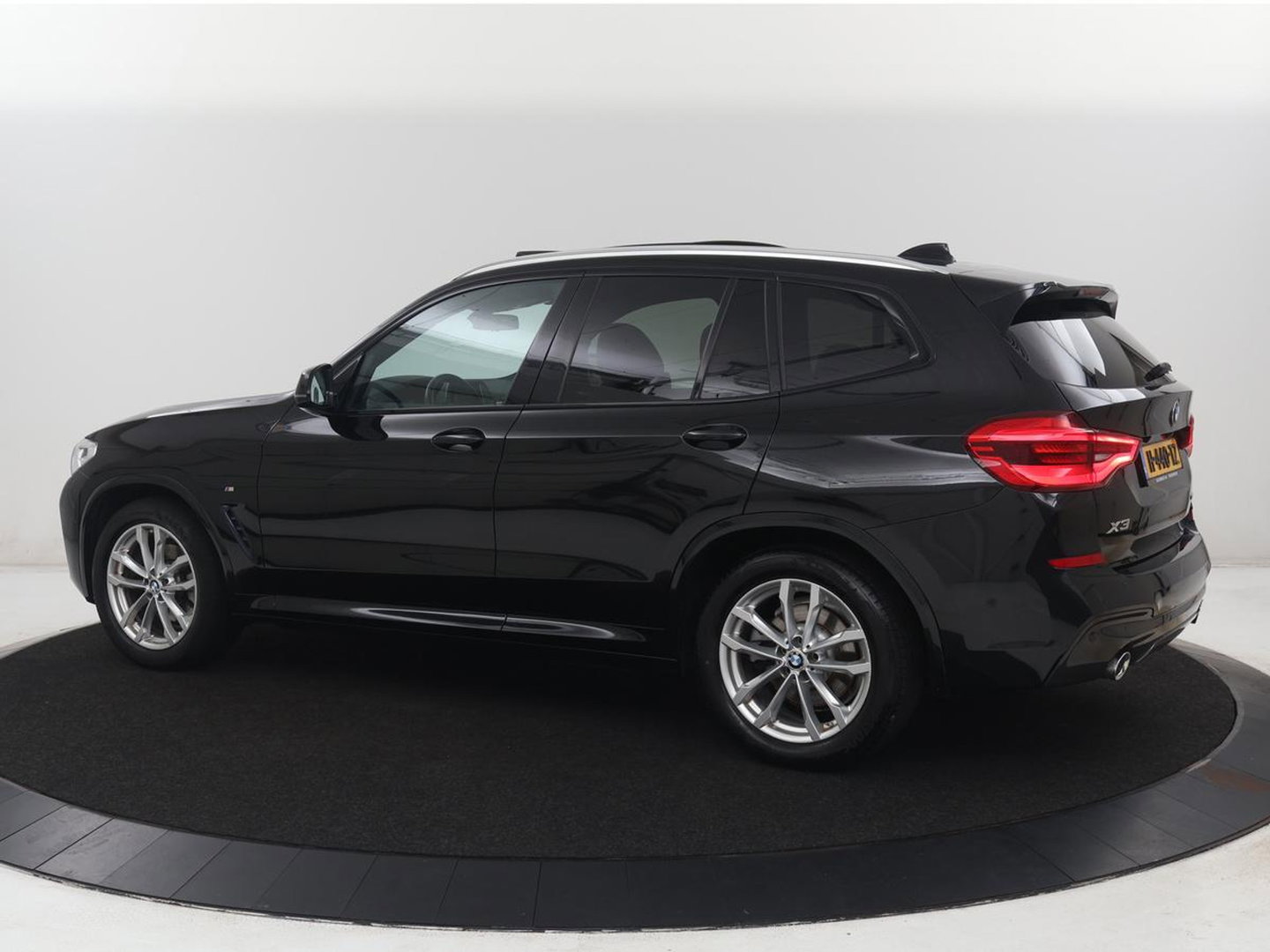 BMW X3 xDrive20i High Executive M-sport | Panoramadak | Head-up | Leder | Adaptive cruise | Camera | Park assist | Climate control | Stoelverwarming | Full LED | 3 zone klimaat |