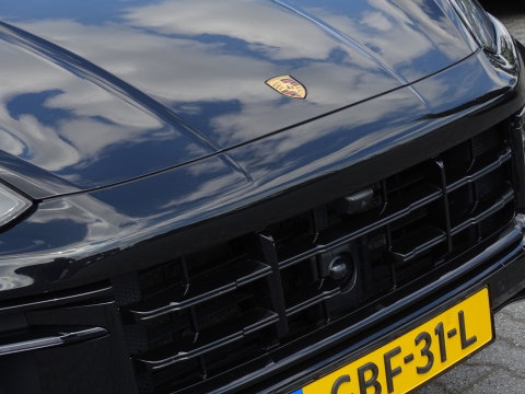 Porsche Cayenne Coupé 3.0 E-Hybrid 470PK / Sport Design / Bose / 2024 *NAP*
