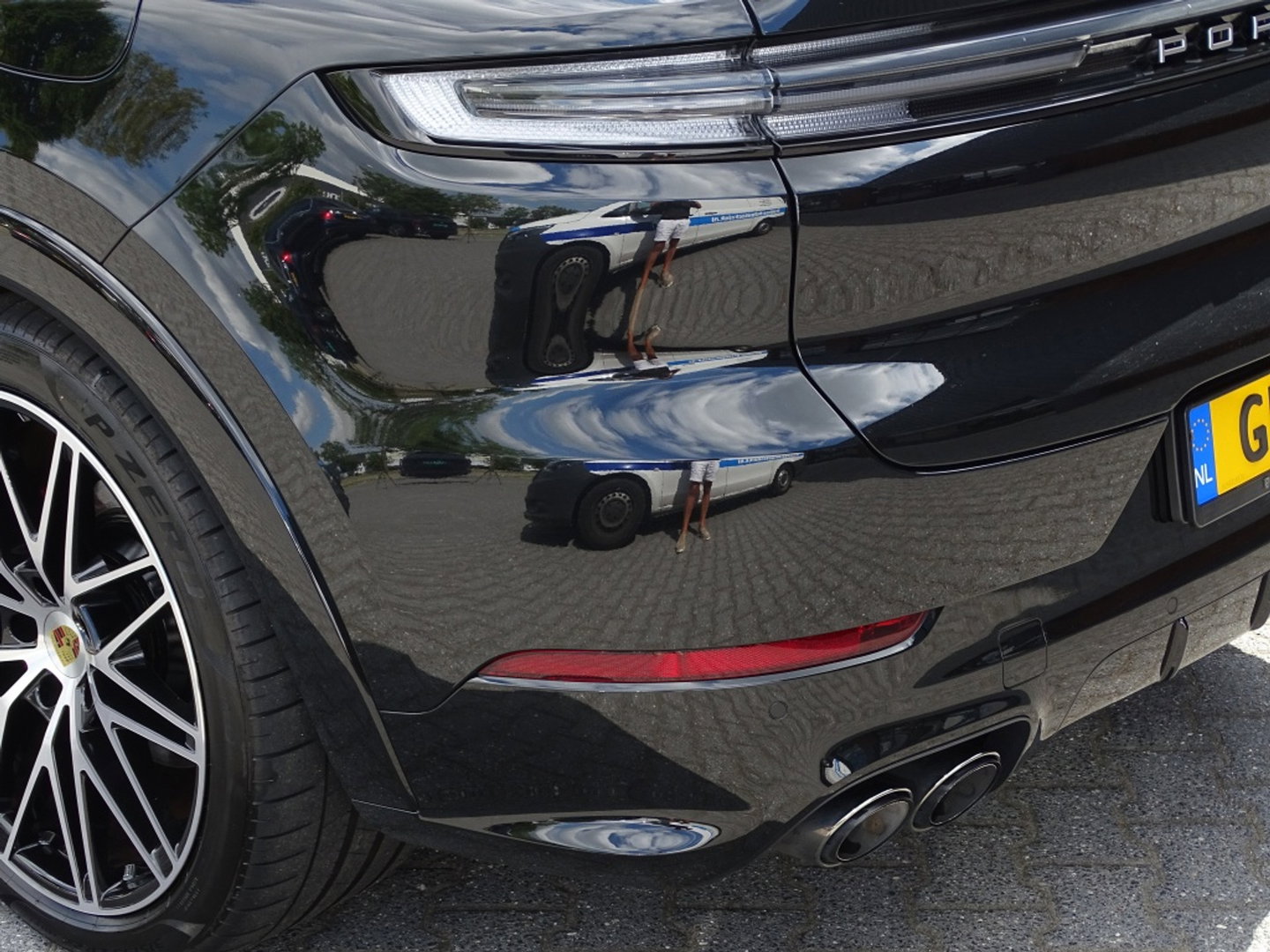 Porsche Cayenne Coupé 3.0 E-Hybrid 470PK / Sport Design / Bose / 2024 *NAP*