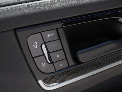 Porsche Cayenne Coupé 3.0 E-Hybrid 470PK / Sport Design / Bose / 2024 *NAP*