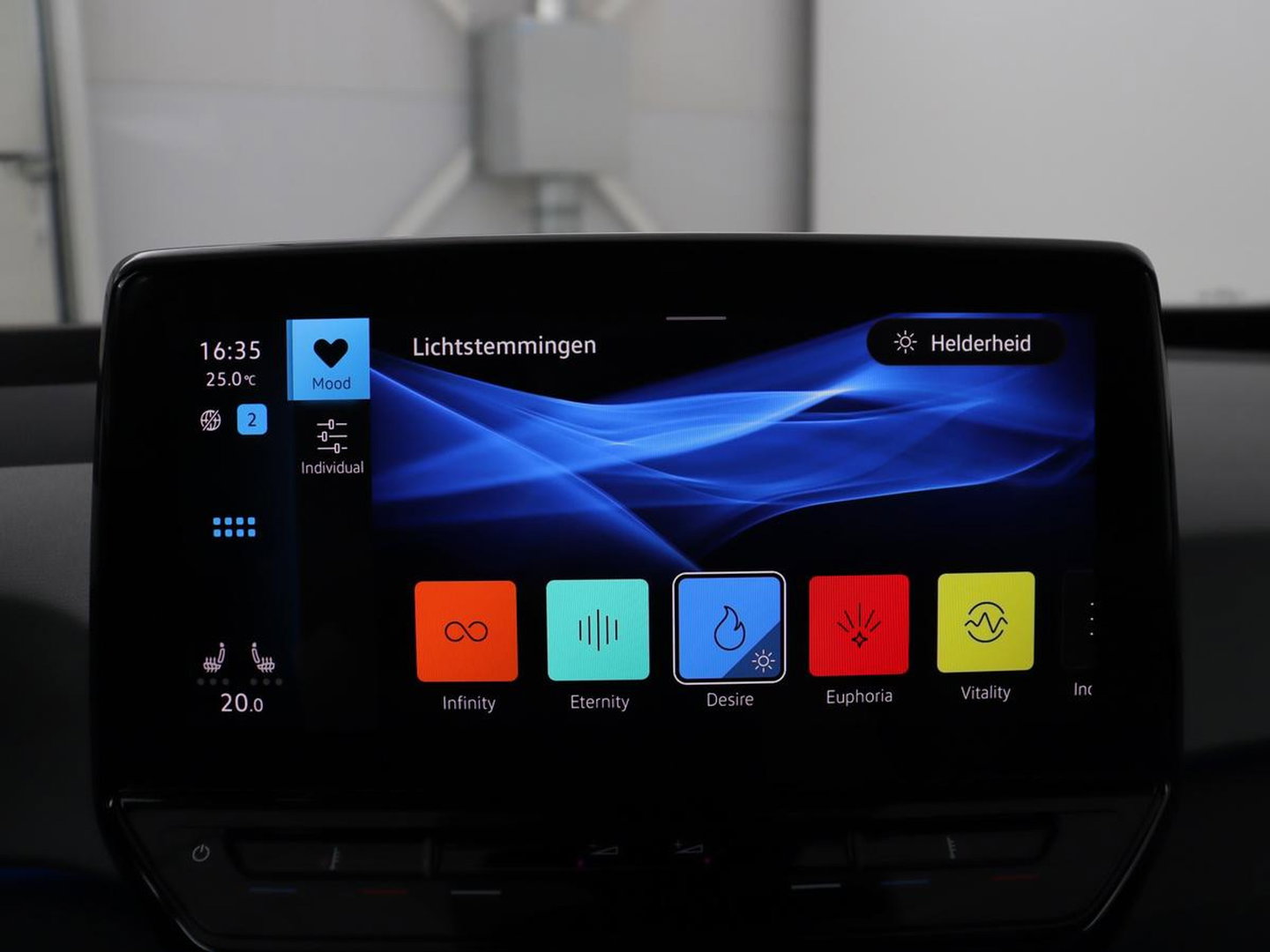Volkswagen Id.3 Pro 58 kWh | SOH 94.5% | Panoramadak | Stuur/stoel verwarming | Adaptive cruise | 360 camera | Carplay | Massage stoelen | Climate control | Sfeerverlichting | Warmtepomp