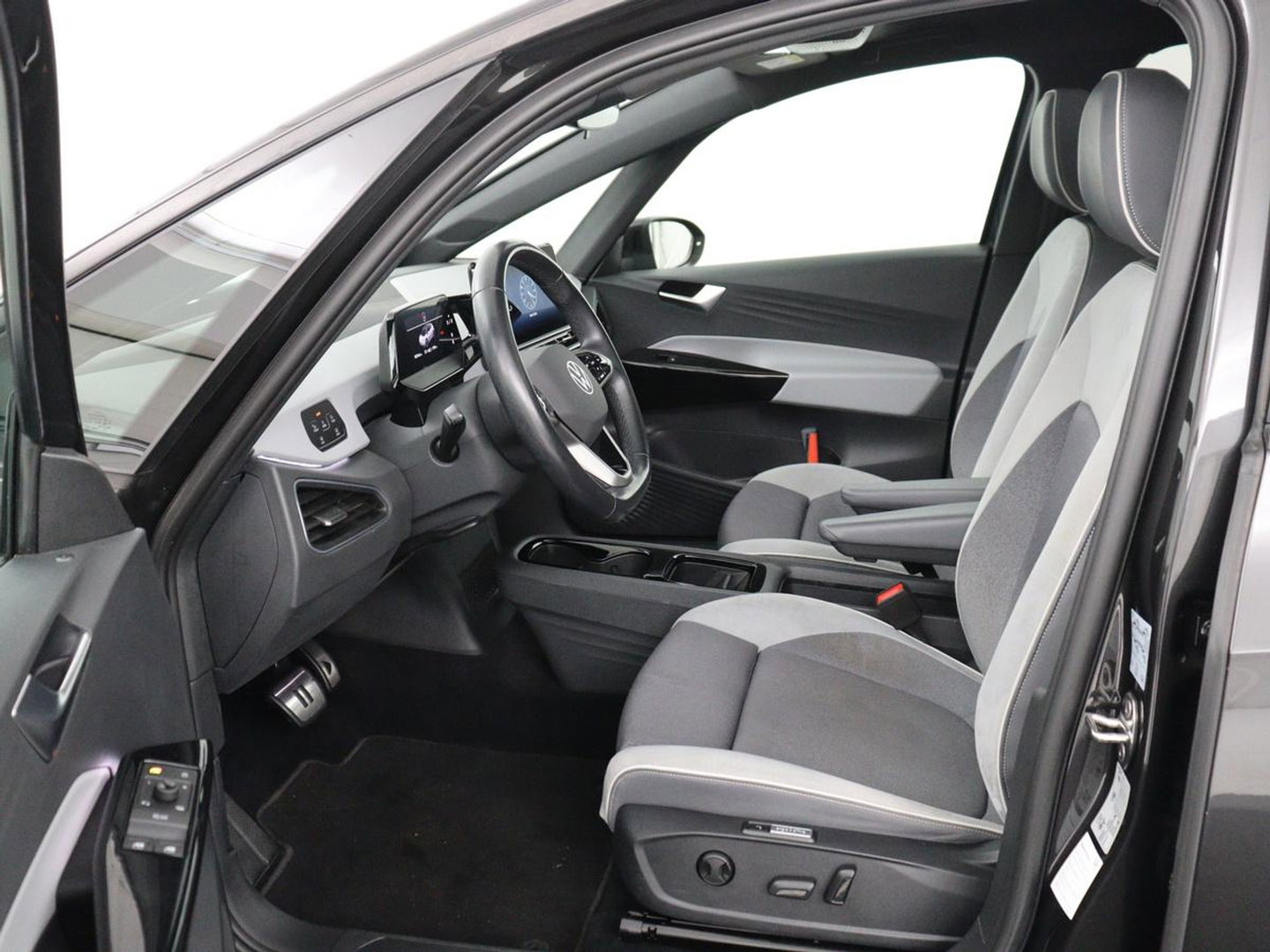 Volkswagen Id.3 Pro 58 kWh | SOH 94.5% | Panoramadak | Stuur/stoel verwarming | Adaptive cruise | 360 camera | Carplay | Massage stoelen | Climate control | Sfeerverlichting | Warmtepomp