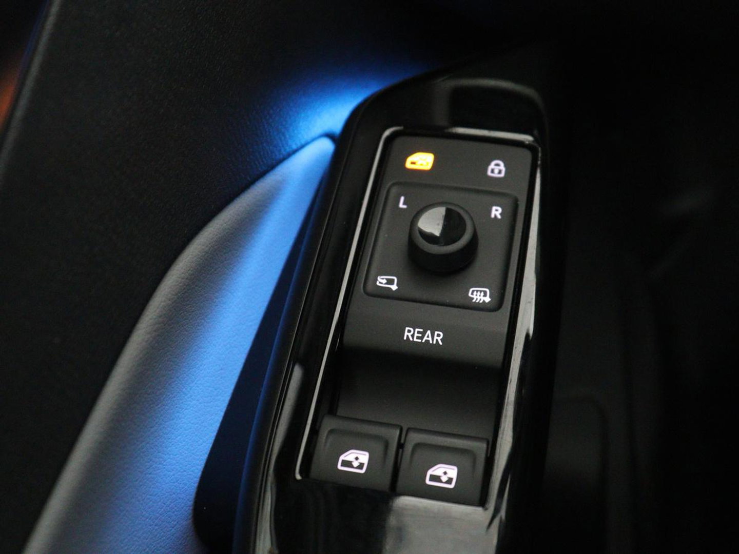 Volkswagen Id.3 Pro 58 kWh | SOH 94.5% | Panoramadak | Stuur/stoel verwarming | Adaptive cruise | 360 camera | Carplay | Massage stoelen | Climate control | Sfeerverlichting | Warmtepomp