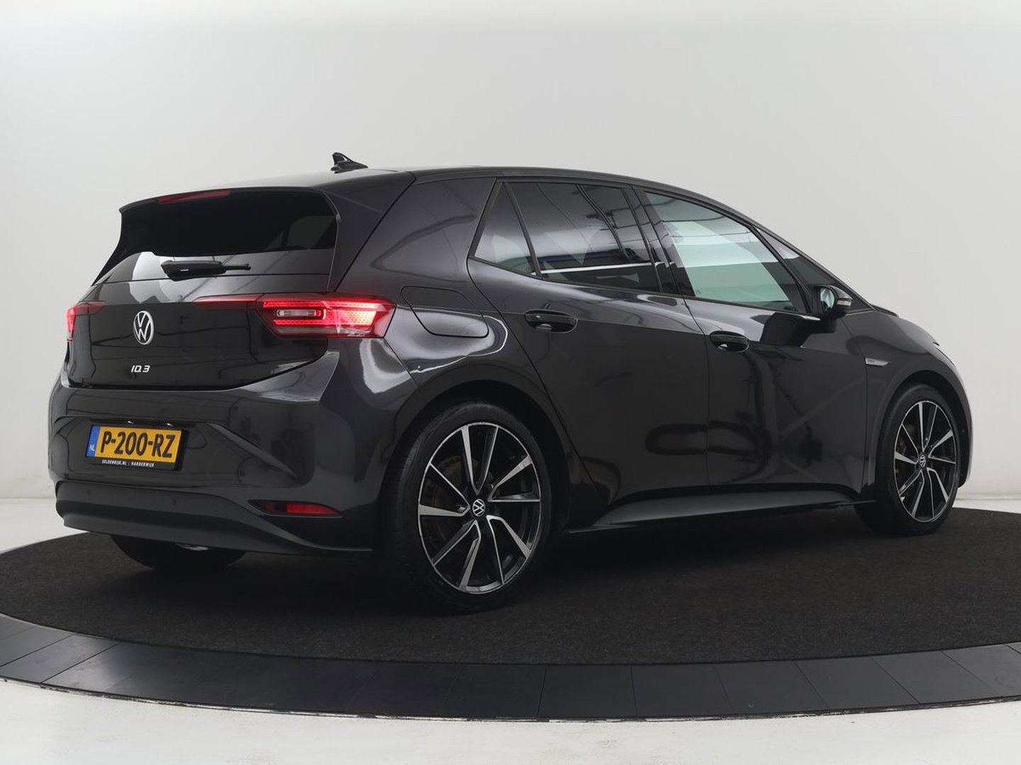 Volkswagen Id.3 Pro 58 kWh | SOH 94.5% | Panoramadak | Stuur/stoel verwarming | Adaptive cruise | 360 camera | Carplay | Massage stoelen | Climate control | Sfeerverlichting | Warmtepomp