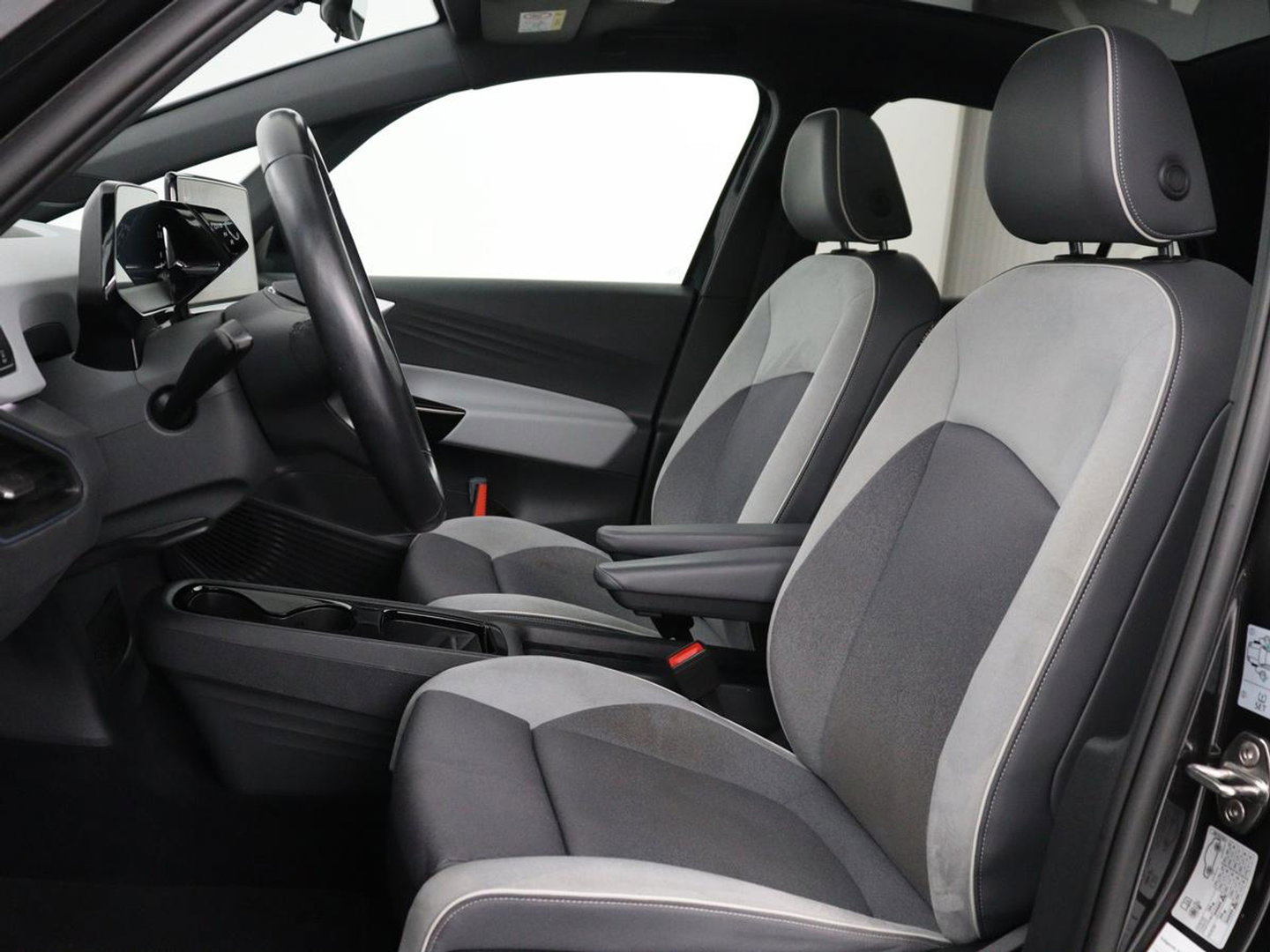Volkswagen Id.3 Pro 58 kWh | SOH 94.5% | Panoramadak | Stuur/stoel verwarming | Adaptive cruise | 360 camera | Carplay | Massage stoelen | Climate control | Sfeerverlichting | Warmtepomp