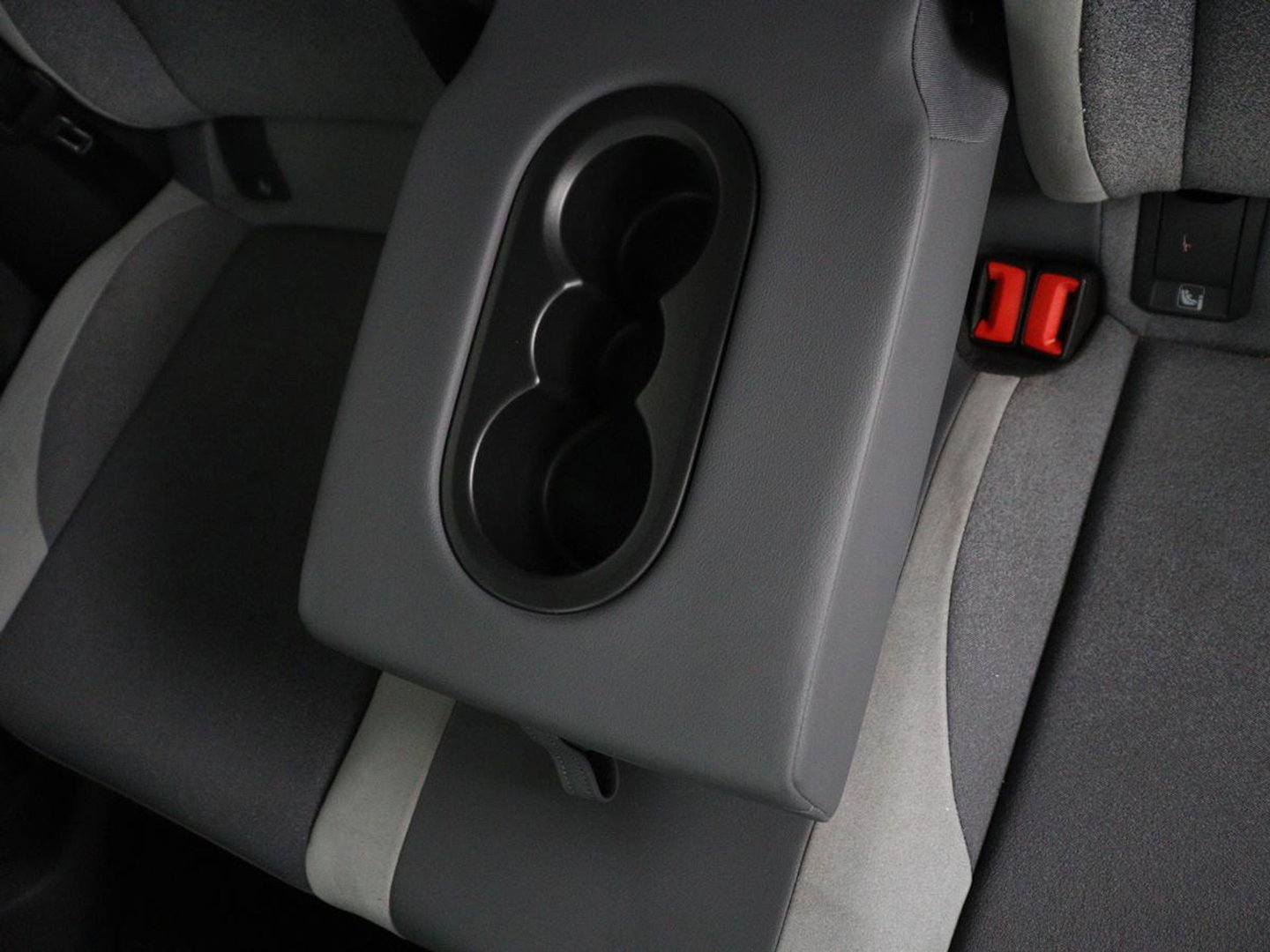 Volkswagen Id.3 Pro 58 kWh | SOH 94.5% | Panoramadak | Stuur/stoel verwarming | Adaptive cruise | 360 camera | Carplay | Massage stoelen | Climate control | Sfeerverlichting | Warmtepomp