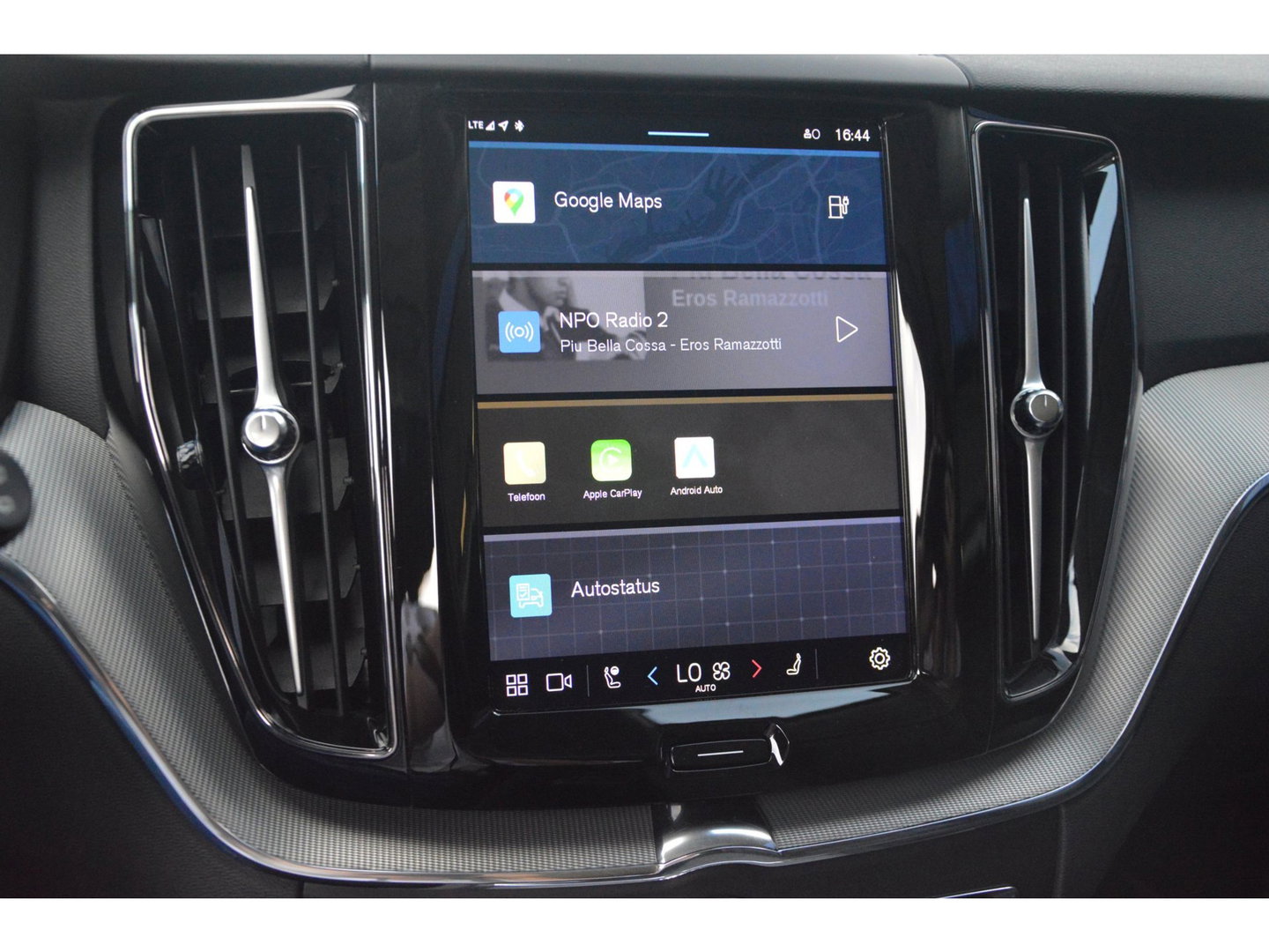 Volvo XC60 T6 Hybride AWD Plus Dark | 360° Camera | Harman/Kardon | Panoramadak | Stoel + Stuur Verwarmd | Apple CarPlay |