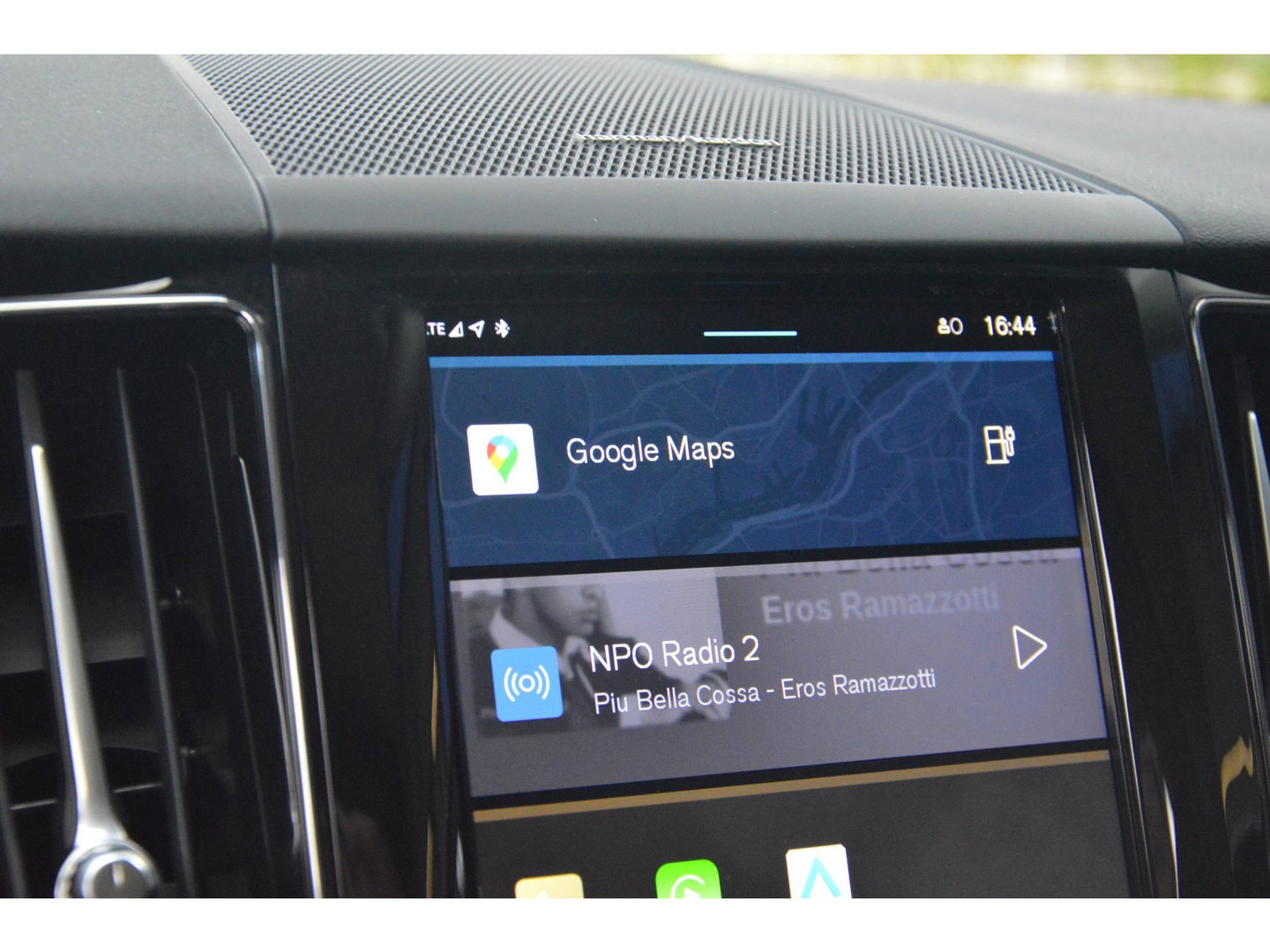 Volvo XC60 T6 Hybride AWD Plus Dark | 360° Camera | Harman/Kardon | Panoramadak | Stoel + Stuur Verwarmd | Apple CarPlay |