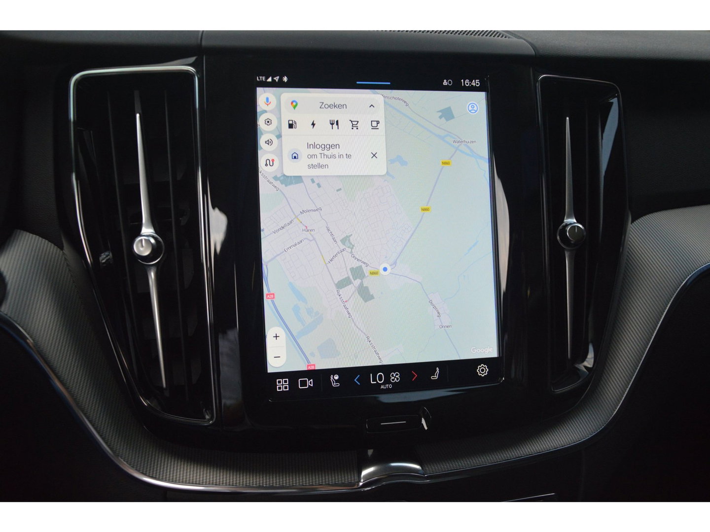 Volvo XC60 T6 Hybride AWD Plus Dark | 360° Camera | Harman/Kardon | Panoramadak | Stoel + Stuur Verwarmd | Apple CarPlay |