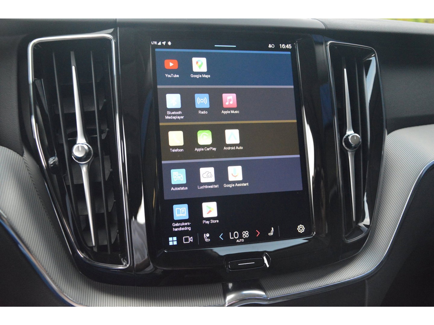 Volvo XC60 T6 Hybride AWD Plus Dark | 360° Camera | Harman/Kardon | Panoramadak | Stoel + Stuur Verwarmd | Apple CarPlay |