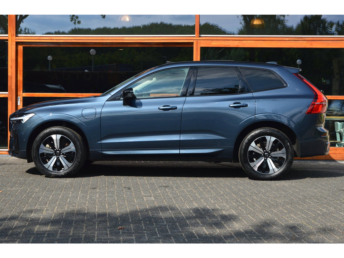Volvo XC60 T6 Hybride AWD Plus Dark | 360° Camera | Harman/Kardon | Panoramadak | Stoel + Stuur Verwarmd | Apple CarPlay |