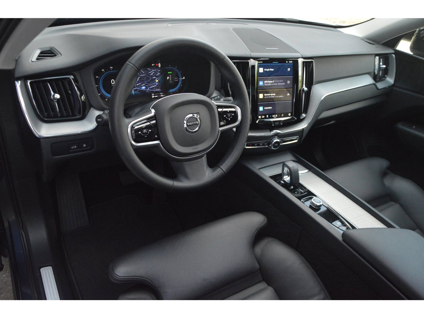 Volvo XC60 T6 Hybride AWD Plus Dark | 360° Camera | Harman/Kardon | Panoramadak | Stoel + Stuur Verwarmd | Apple CarPlay |