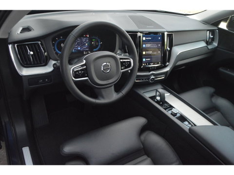 Volvo XC60 T6 Hybride AWD Plus Dark | 360° Camera | Harman/Kardon | Panoramadak | Stoel + Stuur Verwarmd | Apple CarPlay |