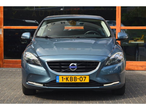 Volvo V40 T4 Summum | Camera | Leer | Cruise | Trekhaak | Audio high preformance |