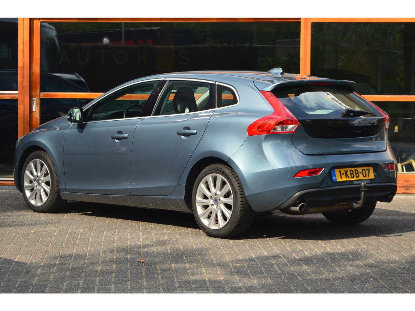 Volvo V40 T4 Summum | Camera | Leer | Cruise | Trekhaak | Audio high preformance |