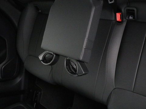 Mercedes-Benz A-Klasse 200 Business Solution Luxury | Trekhaak | Panoramadak | Leder | Memory | Sfeerverlichting | Full LED | Stoelverwarming | Camera | Park assist | Cruise control |