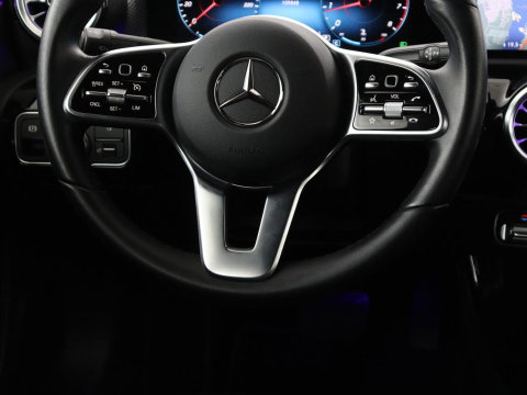 Mercedes-Benz A-Klasse 200 Business Solution Luxury | Trekhaak | Panoramadak | Leder | Memory | Sfeerverlichting | Full LED | Stoelverwarming | Camera | Park assist | Cruise control |