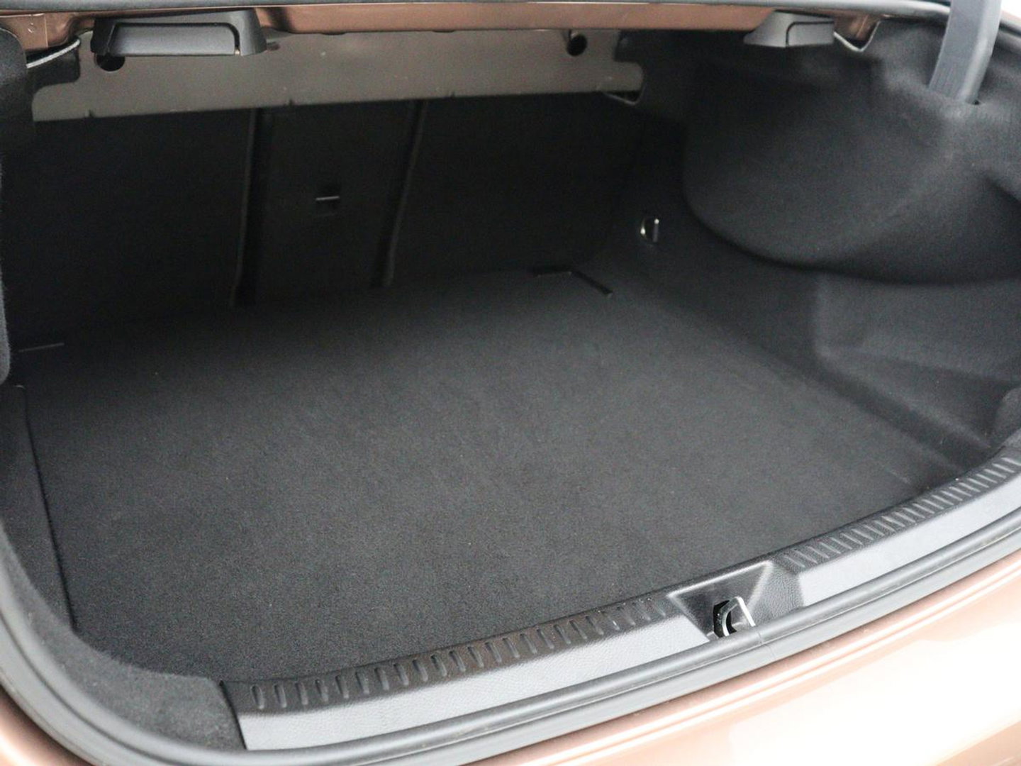 Mercedes-Benz A-Klasse 200 Business Solution Luxury | Trekhaak | Panoramadak | Leder | Memory | Sfeerverlichting | Full LED | Stoelverwarming | Camera | Park assist | Cruise control |