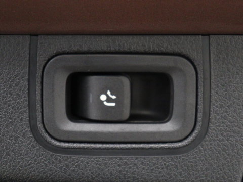 Mercedes-Benz A-Klasse 200 Business Solution Luxury | Trekhaak | Panoramadak | Leder | Memory | Sfeerverlichting | Full LED | Stoelverwarming | Camera | Park assist | Cruise control |