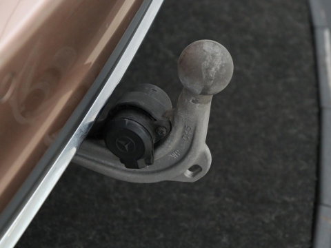 Mercedes-Benz A-Klasse 200 Business Solution Luxury | Trekhaak | Panoramadak | Leder | Memory | Sfeerverlichting | Full LED | Stoelverwarming | Camera | Park assist | Cruise control |