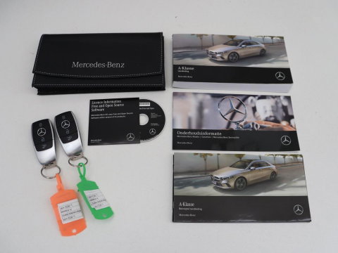 Mercedes-Benz A-Klasse 200 Business Solution Luxury | Trekhaak | Panoramadak | Leder | Memory | Sfeerverlichting | Full LED | Stoelverwarming | Camera | Park assist | Cruise control |