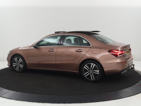 Mercedes-Benz A-Klasse 200 Business Solution Luxury | Trekhaak | Panoramadak | Leder | Memory | Sfeerverlichting | Full LED | Stoelverwarming | Camera | Park assist | Cruise control |