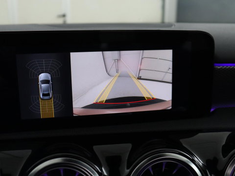 Mercedes-Benz A-Klasse 200 Business Solution Luxury | Trekhaak | Panoramadak | Leder | Memory | Sfeerverlichting | Full LED | Stoelverwarming | Camera | Park assist | Cruise control |