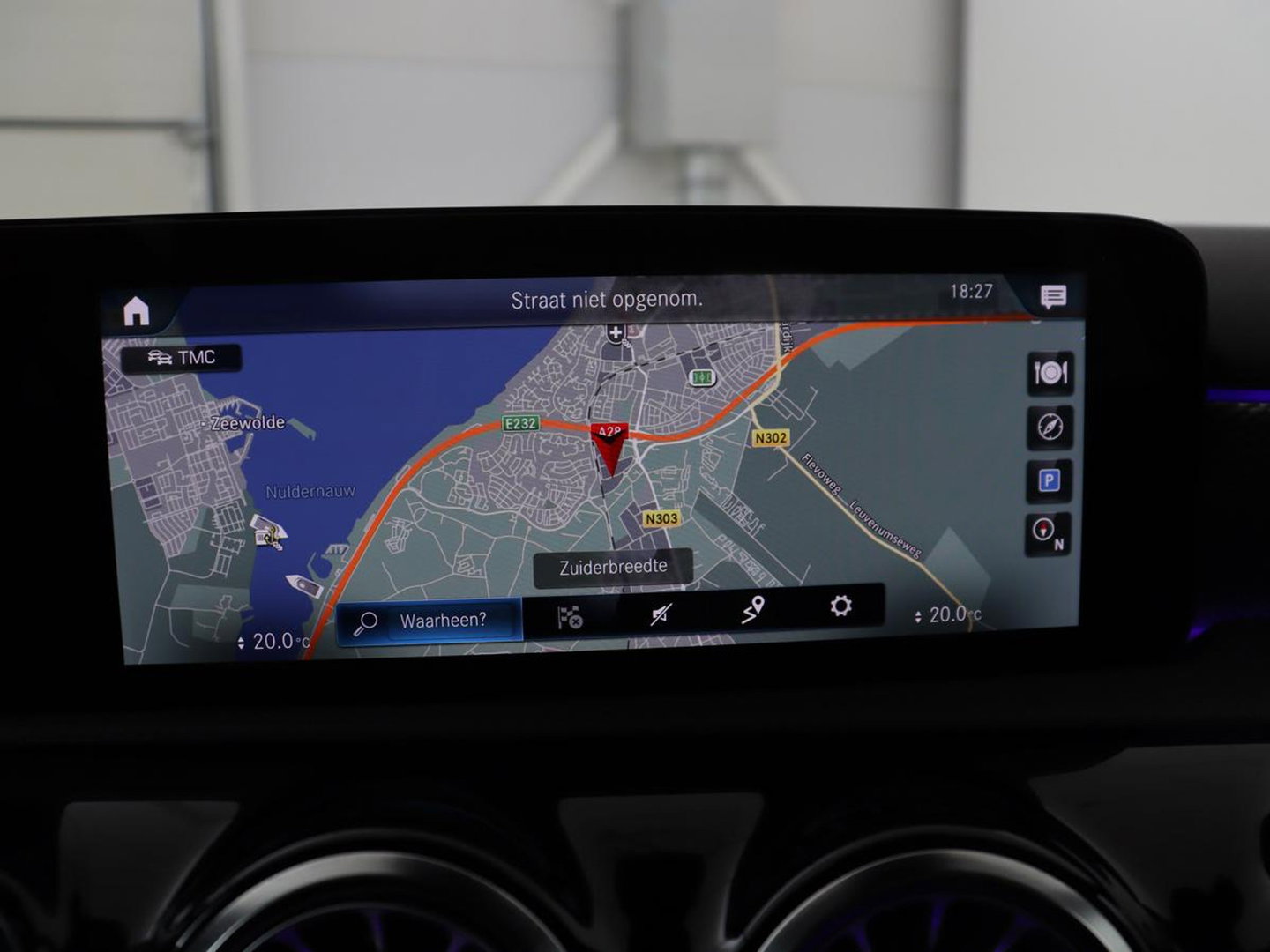 Mercedes-Benz A-Klasse 200 Business Solution Luxury | Trekhaak | Panoramadak | Leder | Memory | Sfeerverlichting | Full LED | Stoelverwarming | Camera | Park assist | Cruise control |