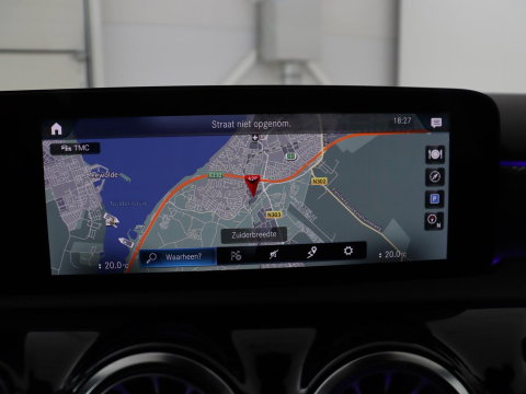 Mercedes-Benz A-Klasse 200 Business Solution Luxury | Trekhaak | Panoramadak | Leder | Memory | Sfeerverlichting | Full LED | Stoelverwarming | Camera | Park assist | Cruise control |