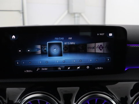 Mercedes-Benz A-Klasse 200 Business Solution Luxury | Trekhaak | Panoramadak | Leder | Memory | Sfeerverlichting | Full LED | Stoelverwarming | Camera | Park assist | Cruise control |