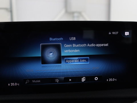 Mercedes-Benz A-Klasse 200 Business Solution Luxury | Trekhaak | Panoramadak | Leder | Memory | Sfeerverlichting | Full LED | Stoelverwarming | Camera | Park assist | Cruise control |