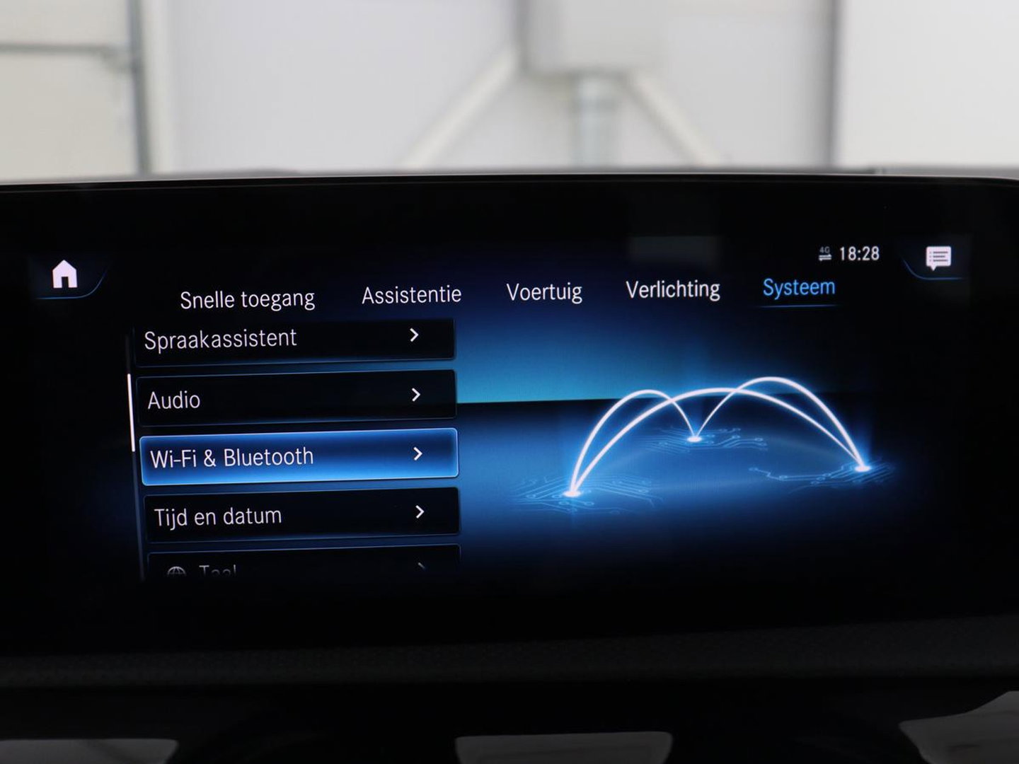Mercedes-Benz A-Klasse 200 Business Solution Luxury | Trekhaak | Panoramadak | Leder | Memory | Sfeerverlichting | Full LED | Stoelverwarming | Camera | Park assist | Cruise control |