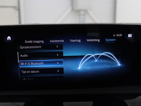 Mercedes-Benz A-Klasse 200 Business Solution Luxury | Trekhaak | Panoramadak | Leder | Memory | Sfeerverlichting | Full LED | Stoelverwarming | Camera | Park assist | Cruise control |