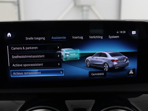 Mercedes-Benz A-Klasse 200 Business Solution Luxury | Trekhaak | Panoramadak | Leder | Memory | Sfeerverlichting | Full LED | Stoelverwarming | Camera | Park assist | Cruise control |