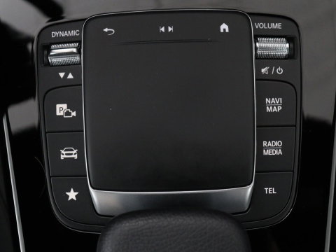 Mercedes-Benz A-Klasse 200 Business Solution Luxury | Trekhaak | Panoramadak | Leder | Memory | Sfeerverlichting | Full LED | Stoelverwarming | Camera | Park assist | Cruise control |