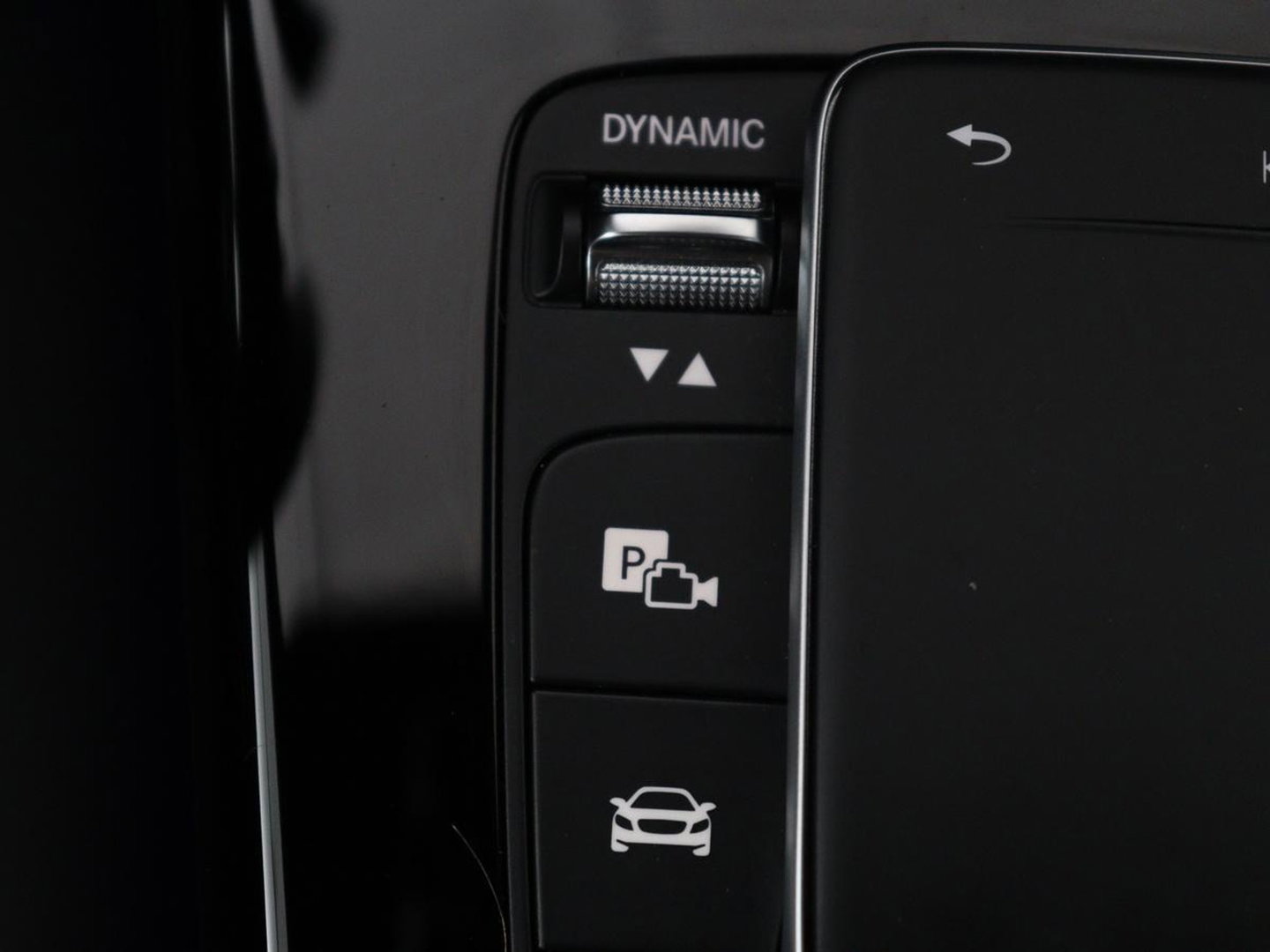 Mercedes-Benz A-Klasse 200 Business Solution Luxury | Trekhaak | Panoramadak | Leder | Memory | Sfeerverlichting | Full LED | Stoelverwarming | Camera | Park assist | Cruise control |