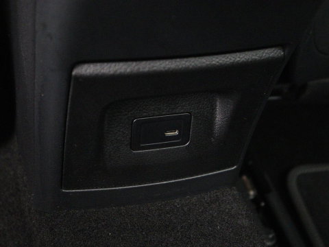 Mercedes-Benz A-Klasse 200 Business Solution Luxury | Trekhaak | Panoramadak | Leder | Memory | Sfeerverlichting | Full LED | Stoelverwarming | Camera | Park assist | Cruise control |