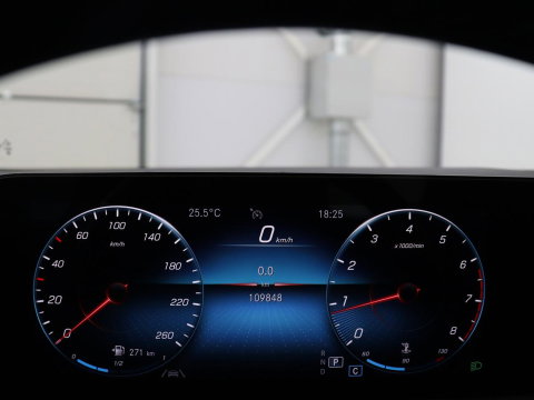 Mercedes-Benz A-Klasse 200 Business Solution Luxury | Trekhaak | Panoramadak | Leder | Memory | Sfeerverlichting | Full LED | Stoelverwarming | Camera | Park assist | Cruise control |