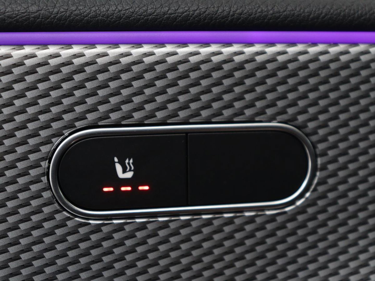 Mercedes-Benz A-Klasse 200 Business Solution Luxury | Trekhaak | Panoramadak | Leder | Memory | Sfeerverlichting | Full LED | Stoelverwarming | Camera | Park assist | Cruise control |