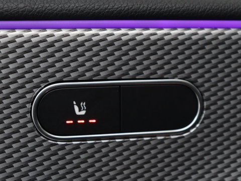 Mercedes-Benz A-Klasse 200 Business Solution Luxury | Trekhaak | Panoramadak | Leder | Memory | Sfeerverlichting | Full LED | Stoelverwarming | Camera | Park assist | Cruise control |