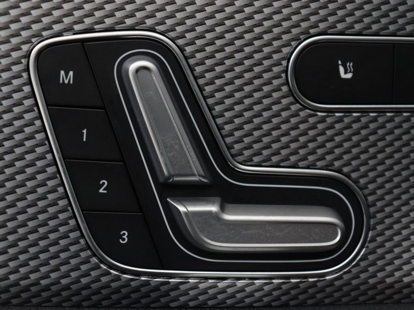 Mercedes-Benz A-Klasse 200 Business Solution Luxury | Trekhaak | Panoramadak | Leder | Memory | Sfeerverlichting | Full LED | Stoelverwarming | Camera | Park assist | Cruise control |
