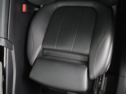 Mercedes-Benz A-Klasse 200 Business Solution Luxury | Trekhaak | Panoramadak | Leder | Memory | Sfeerverlichting | Full LED | Stoelverwarming | Camera | Park assist | Cruise control |