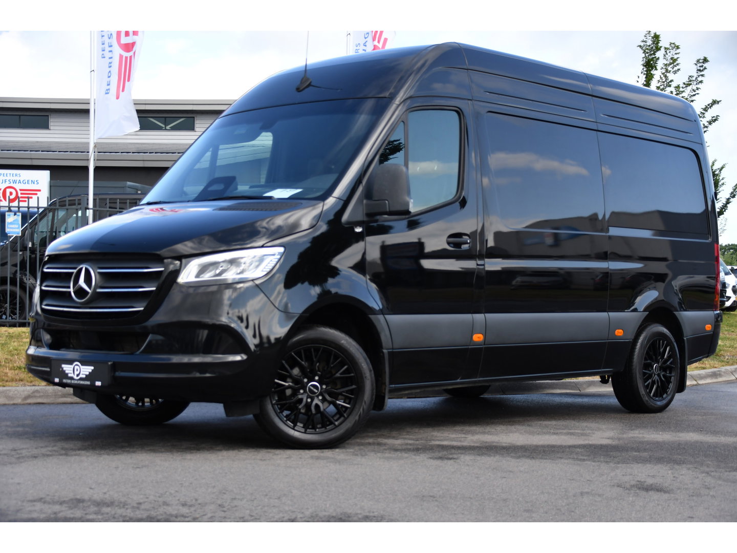 Mercedes-Benz Sprinter 319 1.9 CDI L2H2 Pro Black Edition FACELIFT! Adaptieve Cruise, luchtvering, Camera, LED, 10,5'' Mbux, Standkachel, Stoelverwarming, Sensoren, Uniek!